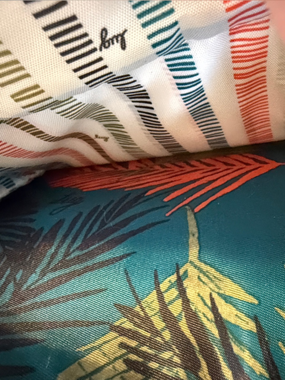 LUG Teal Tropical Leaf Travel Bag with Coral & Olive Accents - Picture 12 of 14
